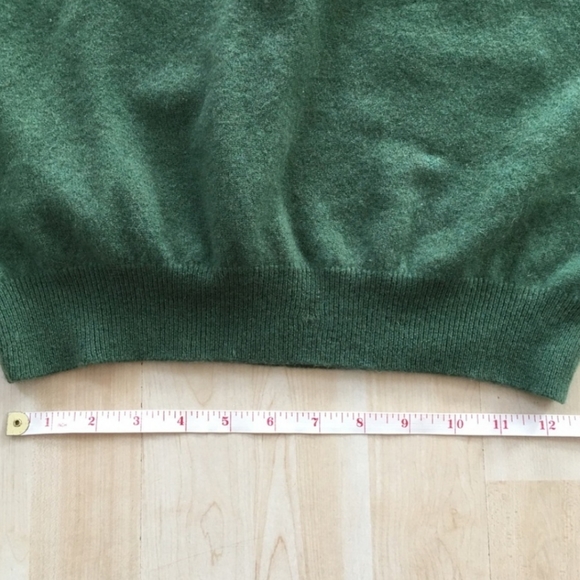 100% cashmere Unlisted Kenneth Cole V-neck sweater - Picture 4 of 5